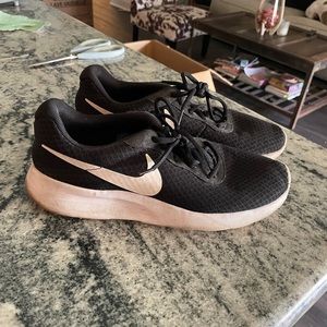 Nike black womens 8.5
